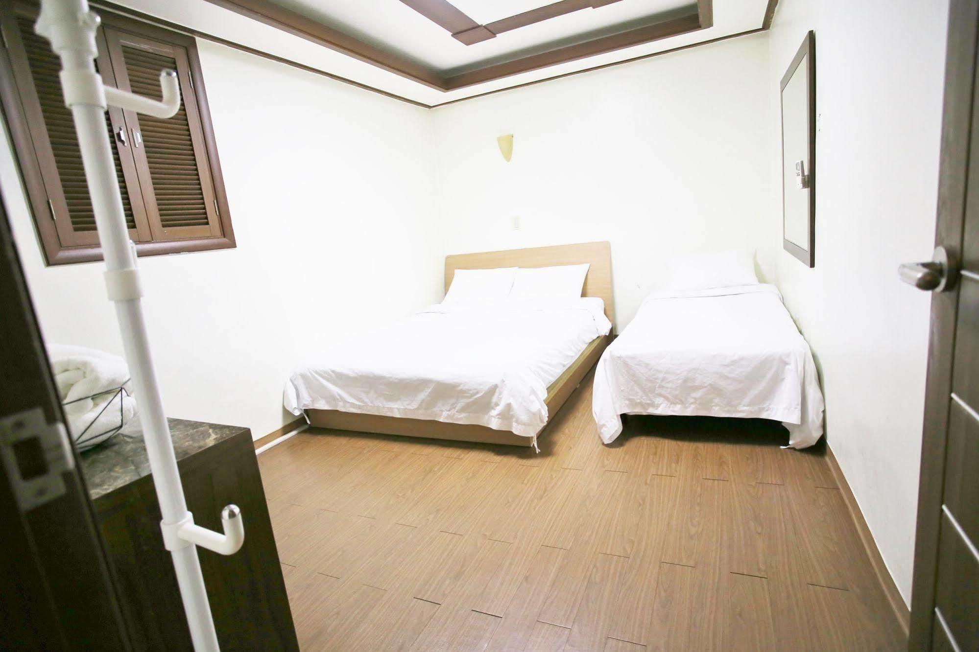 Sinchon Sisters Hostel Seul Esterno foto